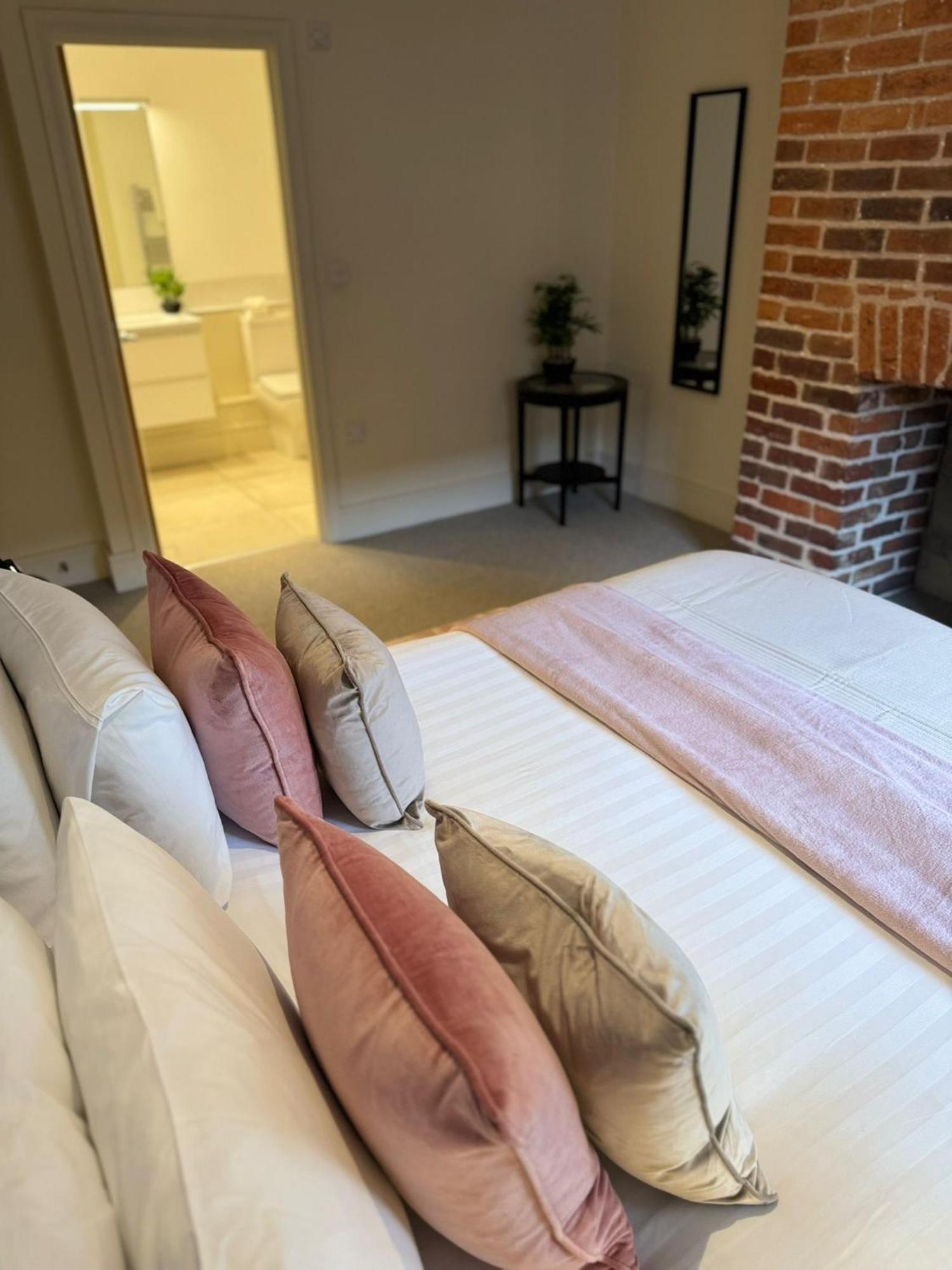 شقة Osbourne House Pink 2 Bed, 2 And Half Bath برمنغهام المظهر الخارجي الصورة